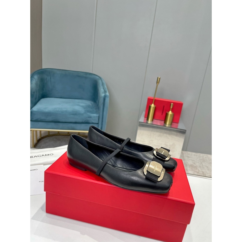 Ferragamo flat shoes